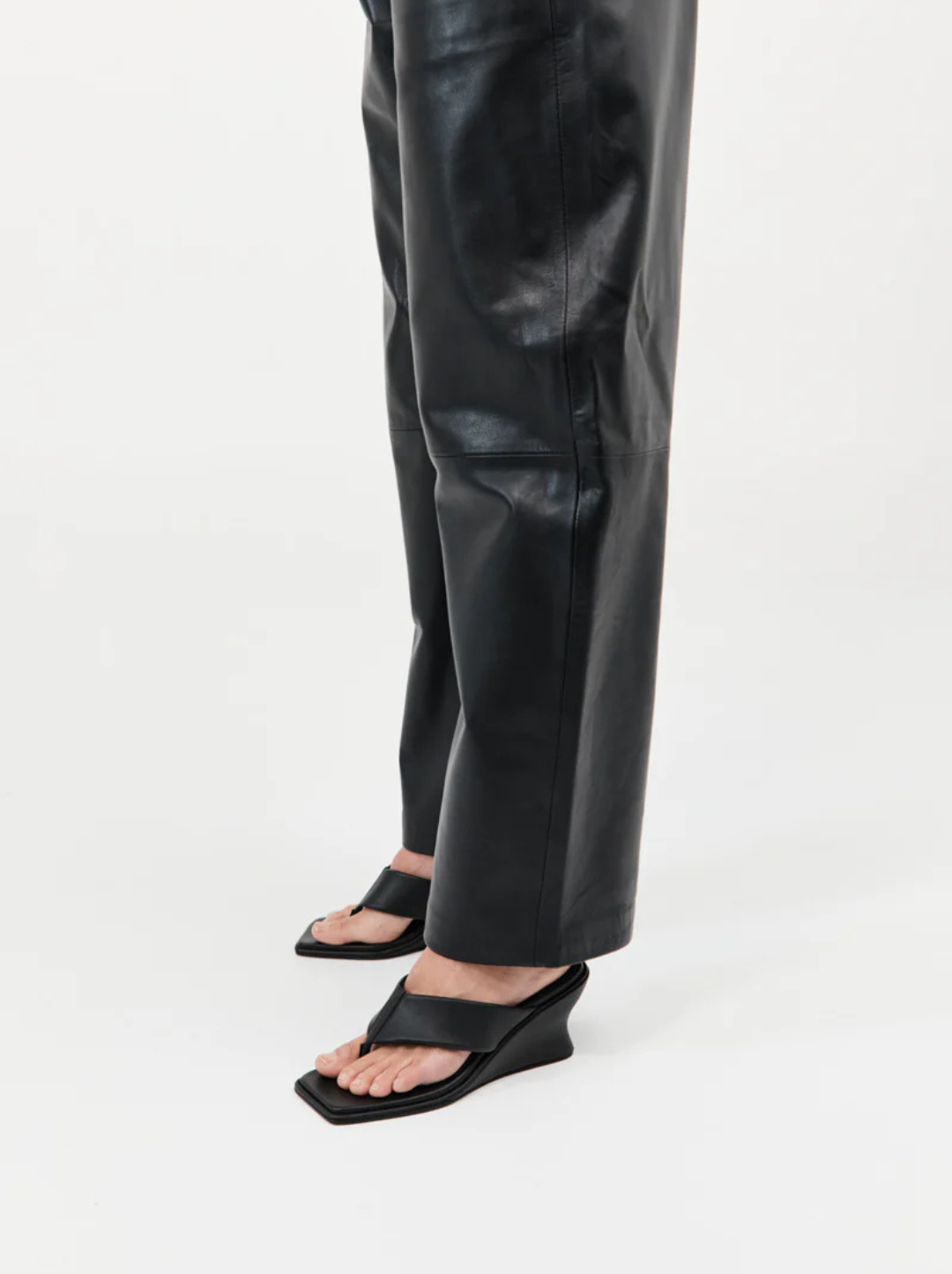 Soft Thong Contour Wedge