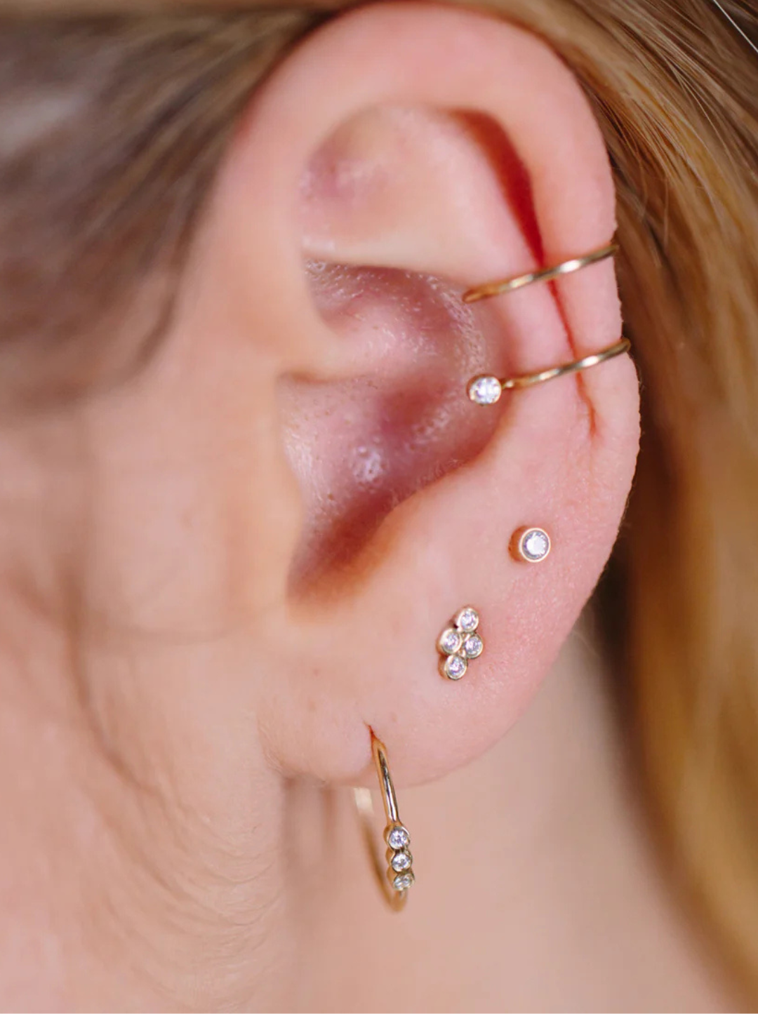 Small Hoops w/ 3 Diamonds