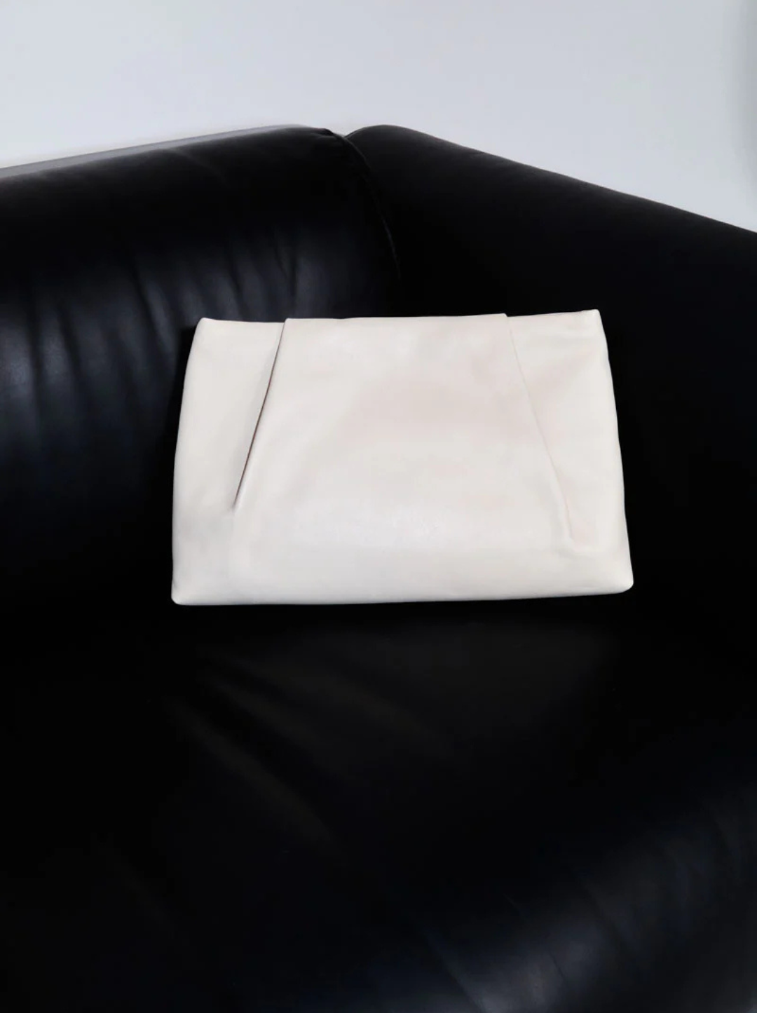 Soft Tuck Clutch