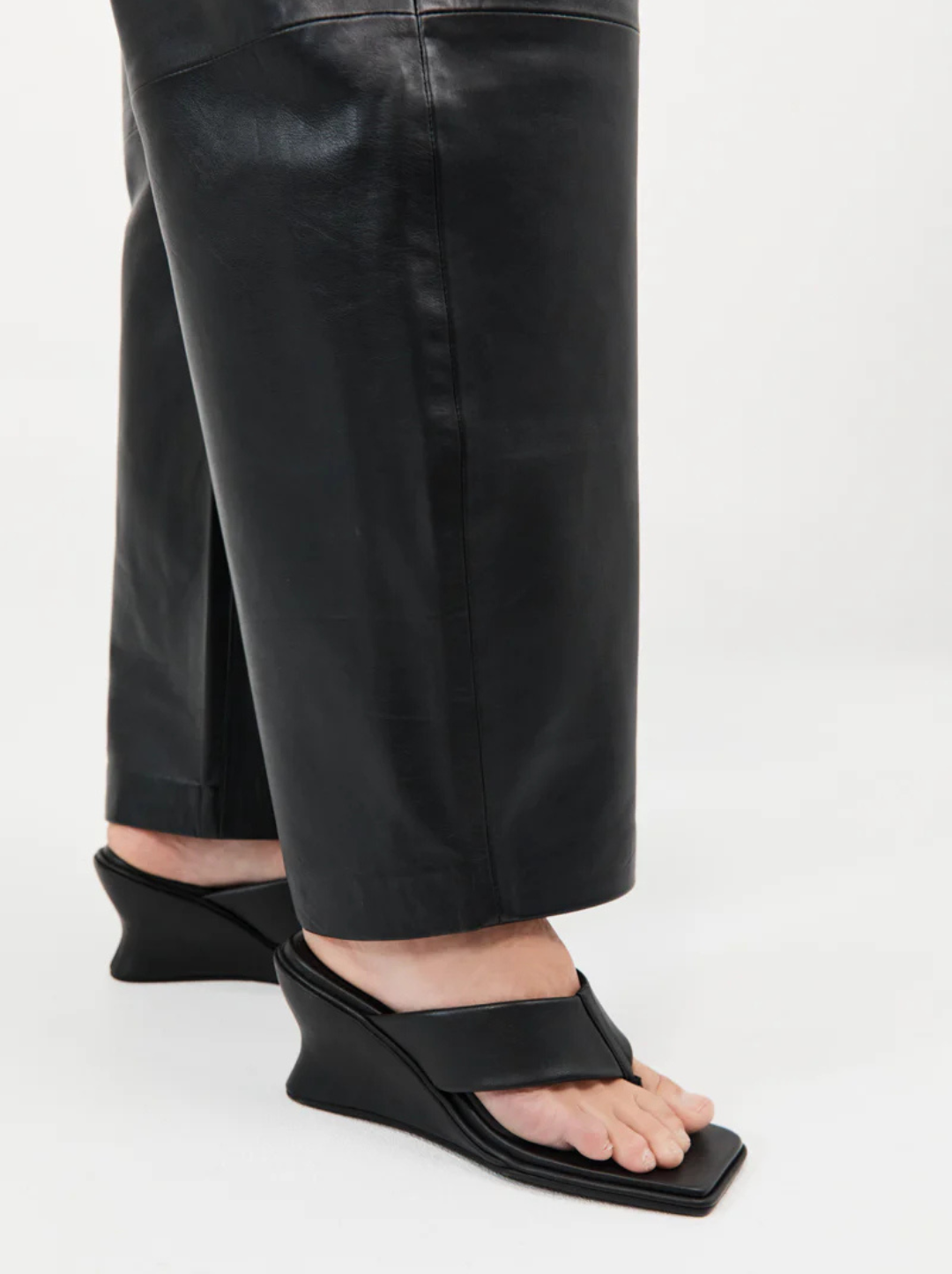 Soft Thong Contour Wedge